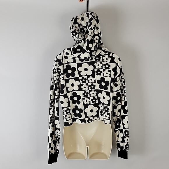 Wild Fable Long Sleeve Crop Hoodie, Black/White, Size S, NWT - Picture 3 of 8